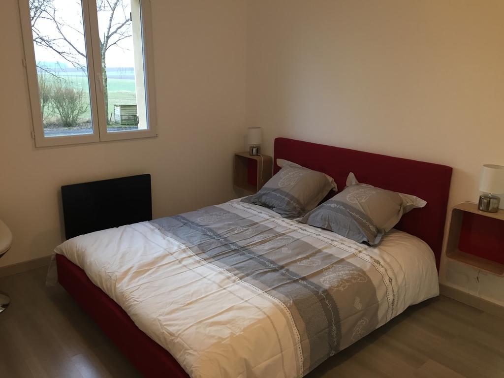 Les Gites Du Vieux Frene Longavesnes Esterno foto