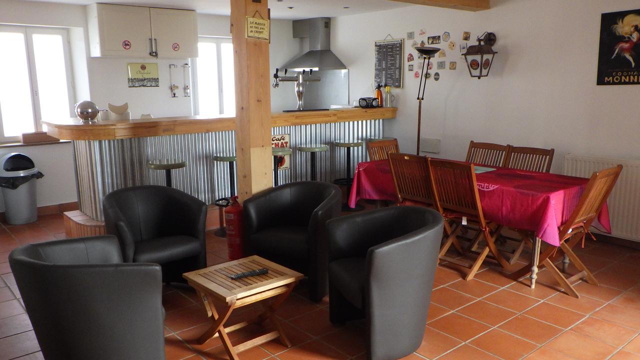 Les Gites Du Vieux Frene Longavesnes Esterno foto